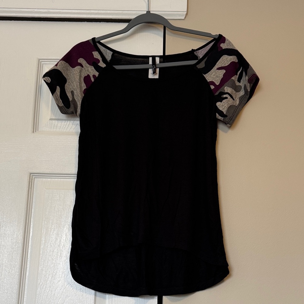 CLEO Black Tee with Purple Camo Short Sleeves NWOT